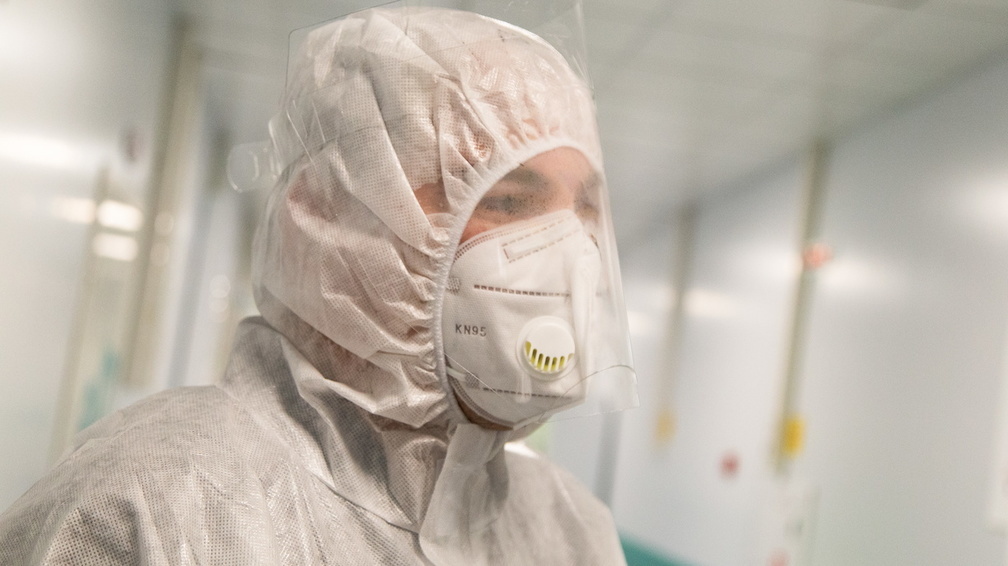 Количество зараженных коронавирусом в России перевалило за 1.8 млн человек