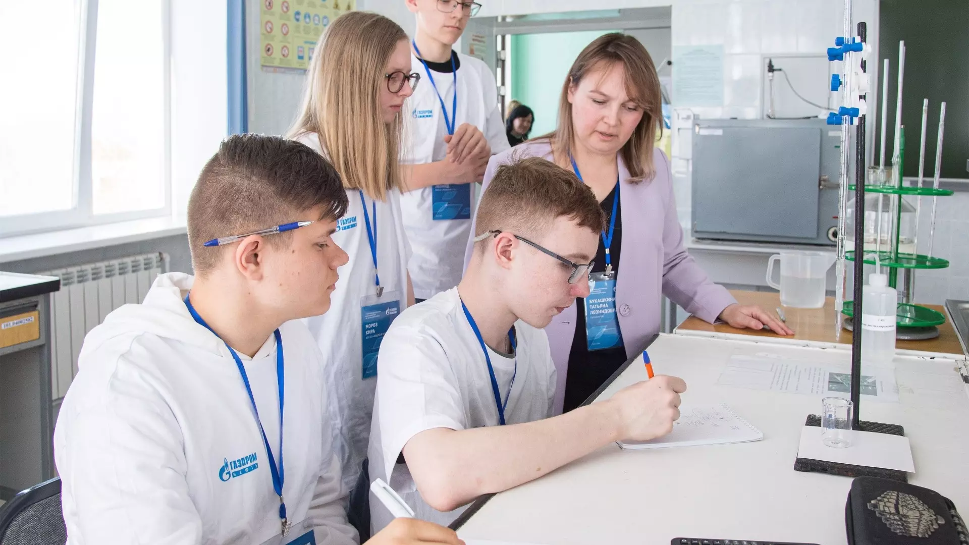 Омский НПЗ провел инженерную квест-олимпиаду для старшеклассников региона