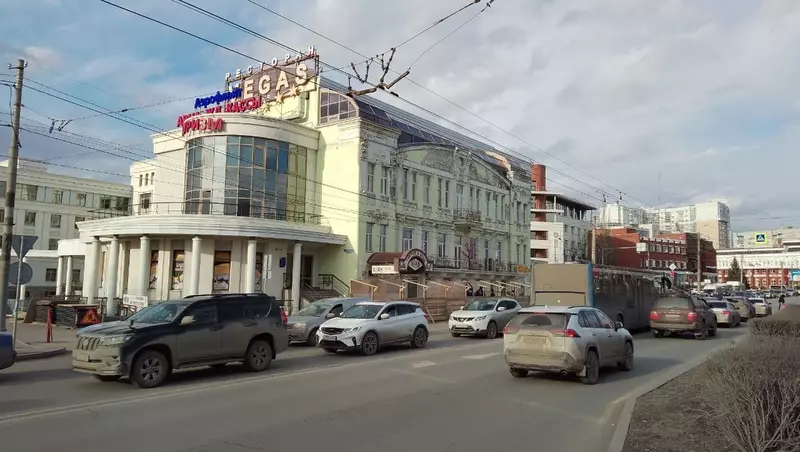 В центре Омска после судебных тяжб начали реконструкцию дома, где находится Govinda