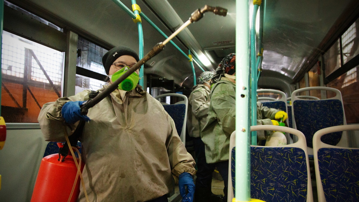Омские чиновники придумали, как вдохновить пассажиров транспорта на ношение масок