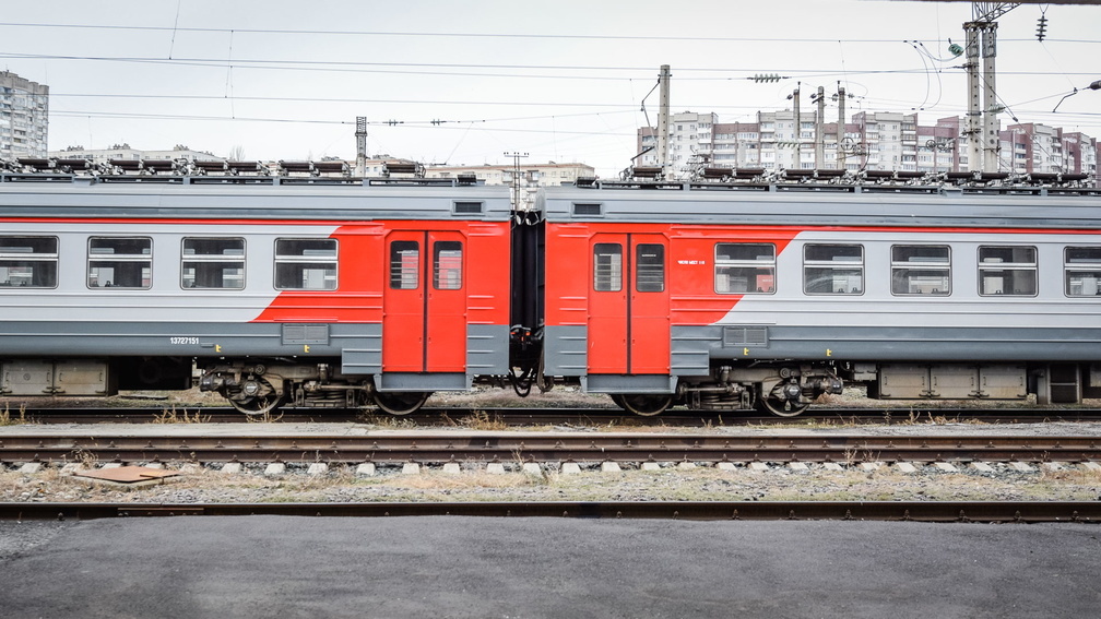 Два подростка погибли под колесами поезда на омской железной дороге