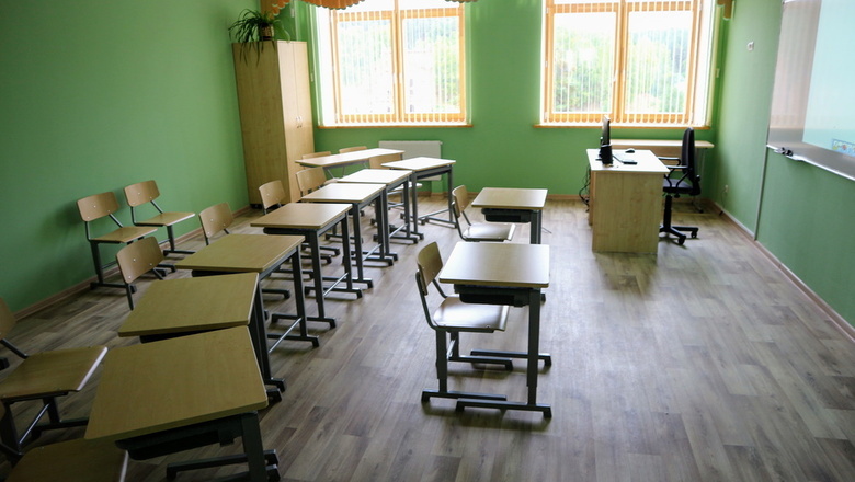 Между плохим и очень плохим: омские депутаты обсудили перевод школьников на удаленку