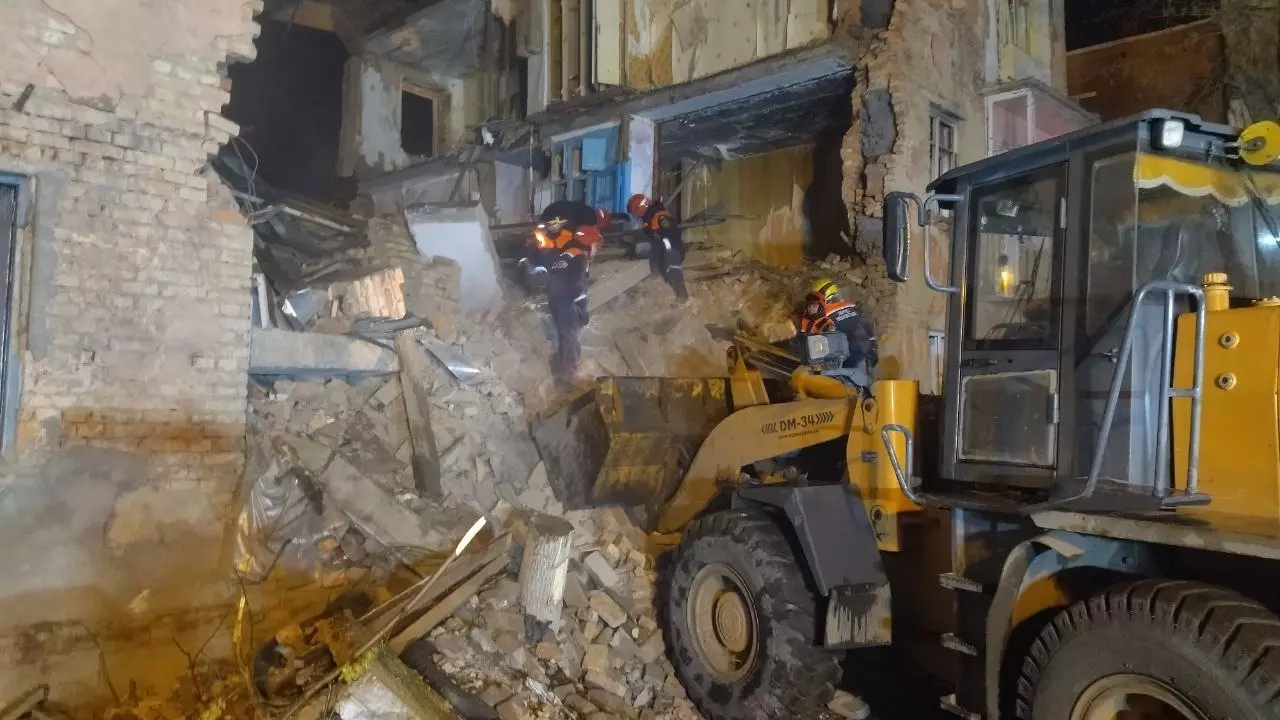 Стало известно, снесут ли аварийную жилую трехэтажку в Омске после обрушения
