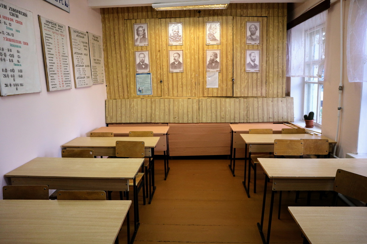 Омские школьники уходят на карантин по COVID-19 целыми классами