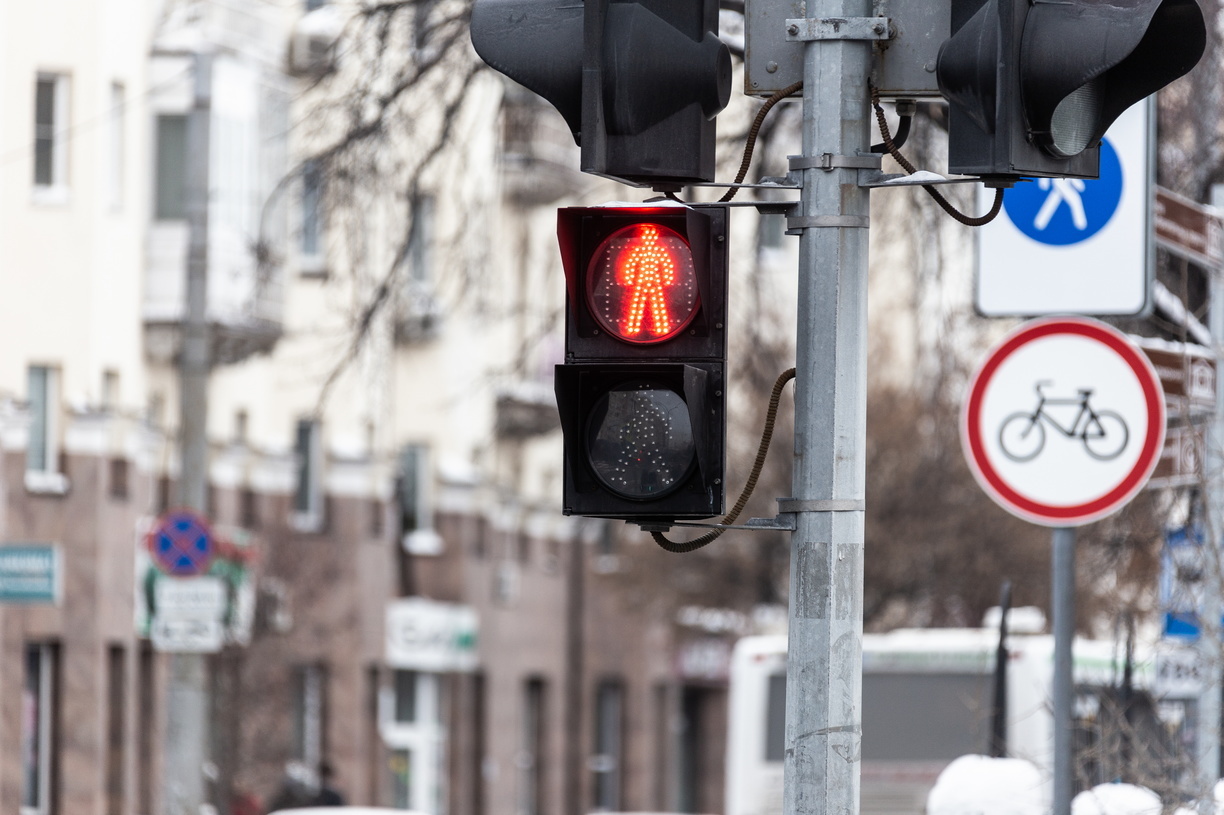 Омские светофоры перенастроили ради неторопливых пешеходов