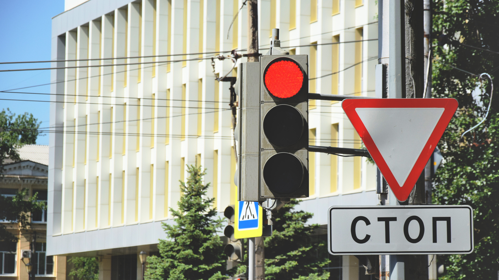 В Омске День города изменил привычную работу светофоров