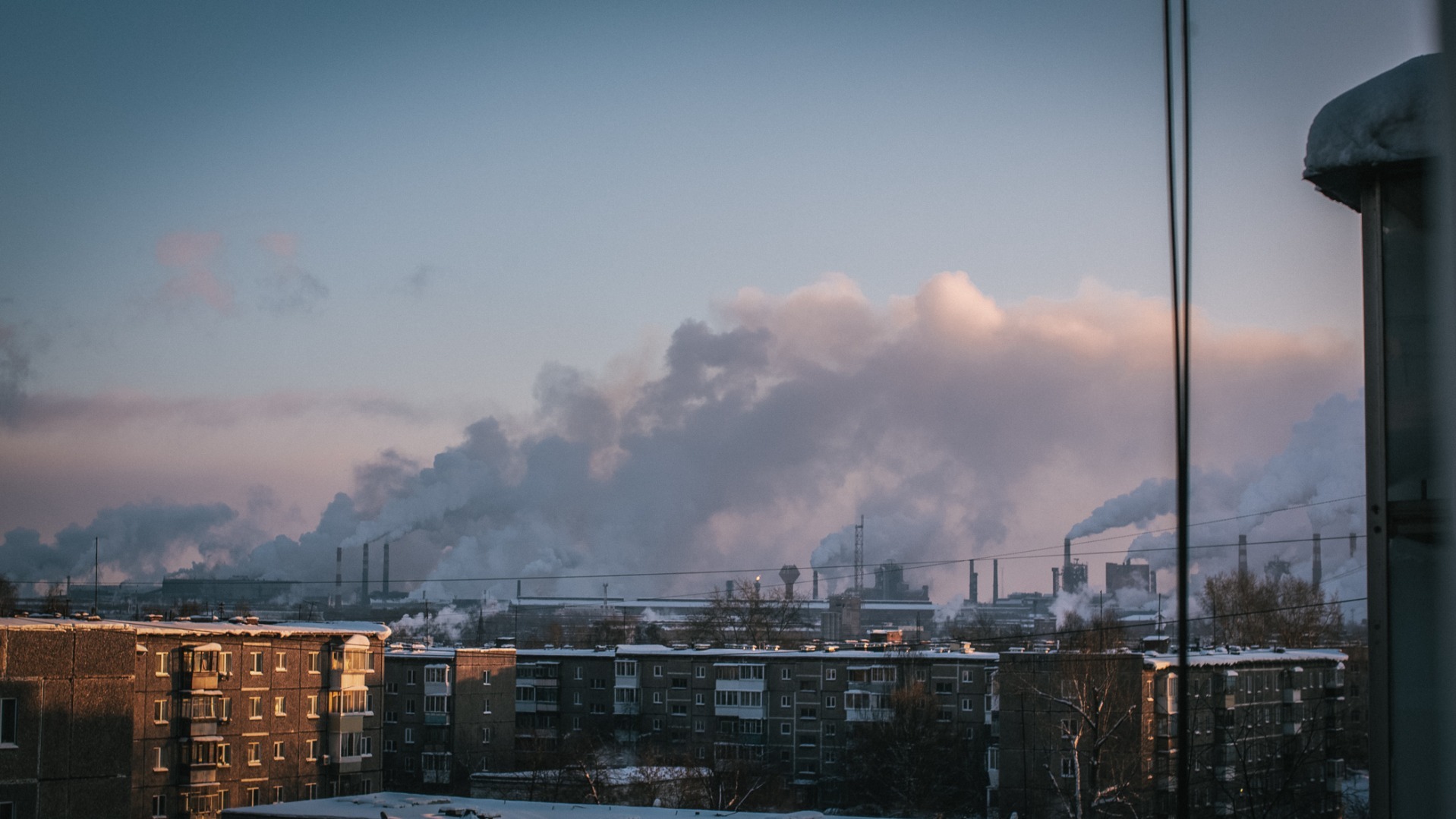 В Омске выявили выбросы аммиака и пыли