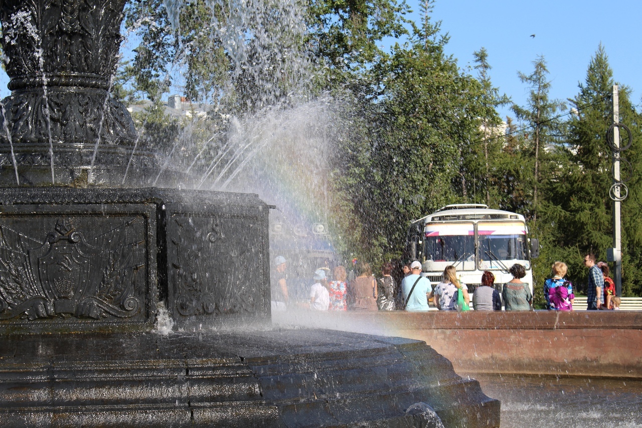 В Омске впервые после зимы запустили фонтаны