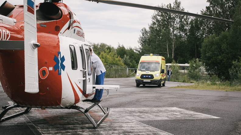 В Омской области младенца и школьника с COVID-19 госпитализировали на вертолете