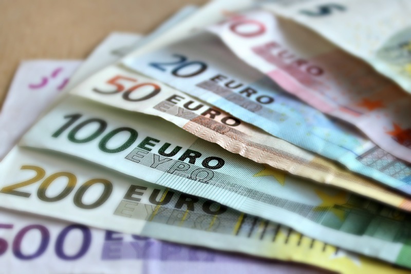 Курс евро растет