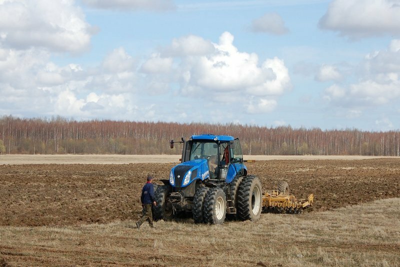 Омские аграрии подготовили для посева 42 тыс гектаров почвы