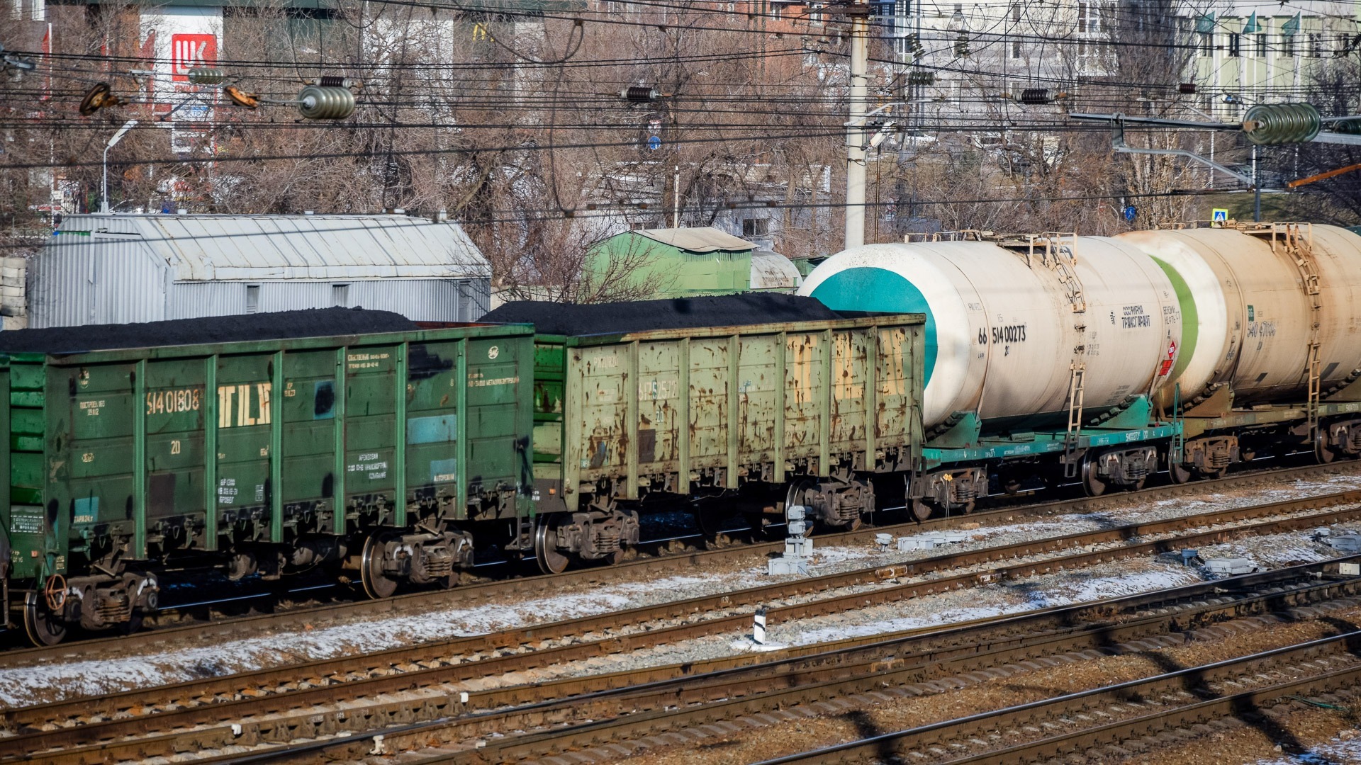 В Омске на железной дороге устранили токсичный химикат после протечки
