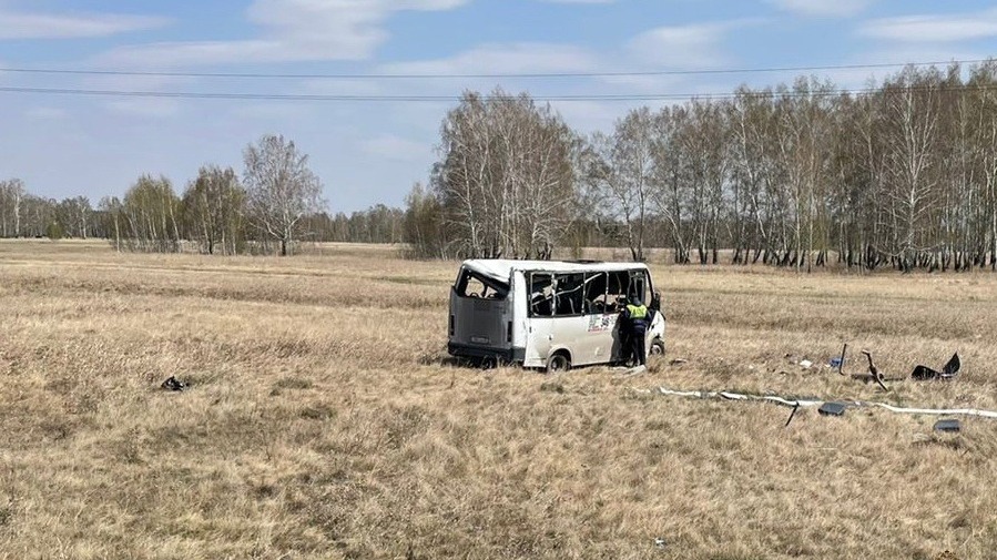 Под Омском пьяный водитель перевернул автобус