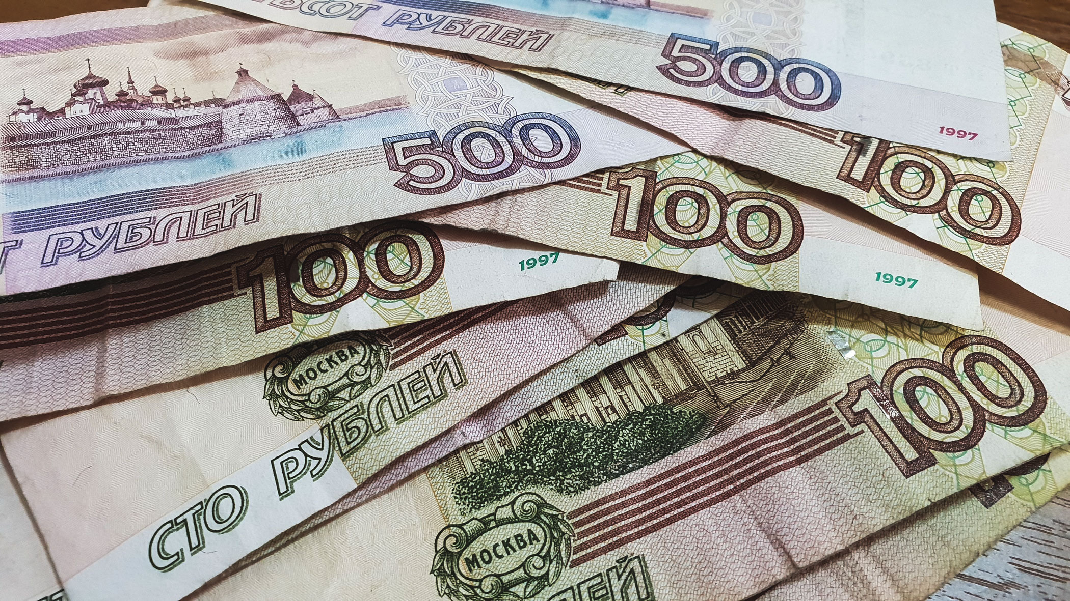 Омские работодатели задолжали сотрудникам зарплаты на несколько миллионов рублей