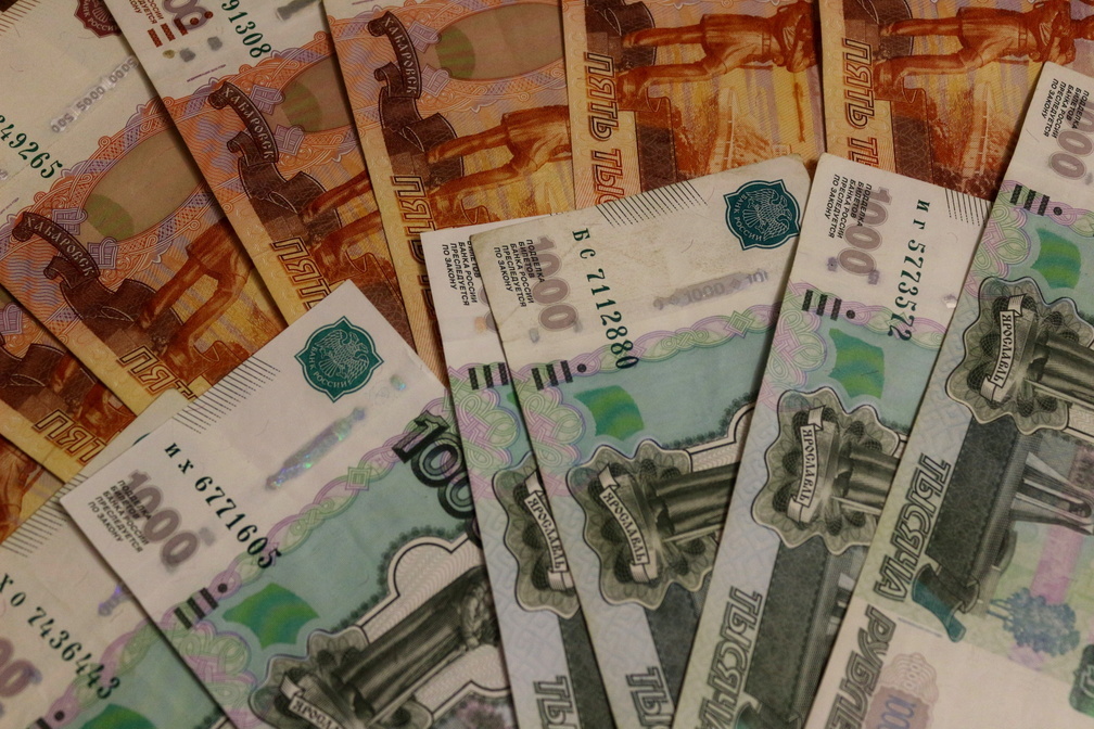 Женщина похитила 24 млн рублей у доверчивых омичей
