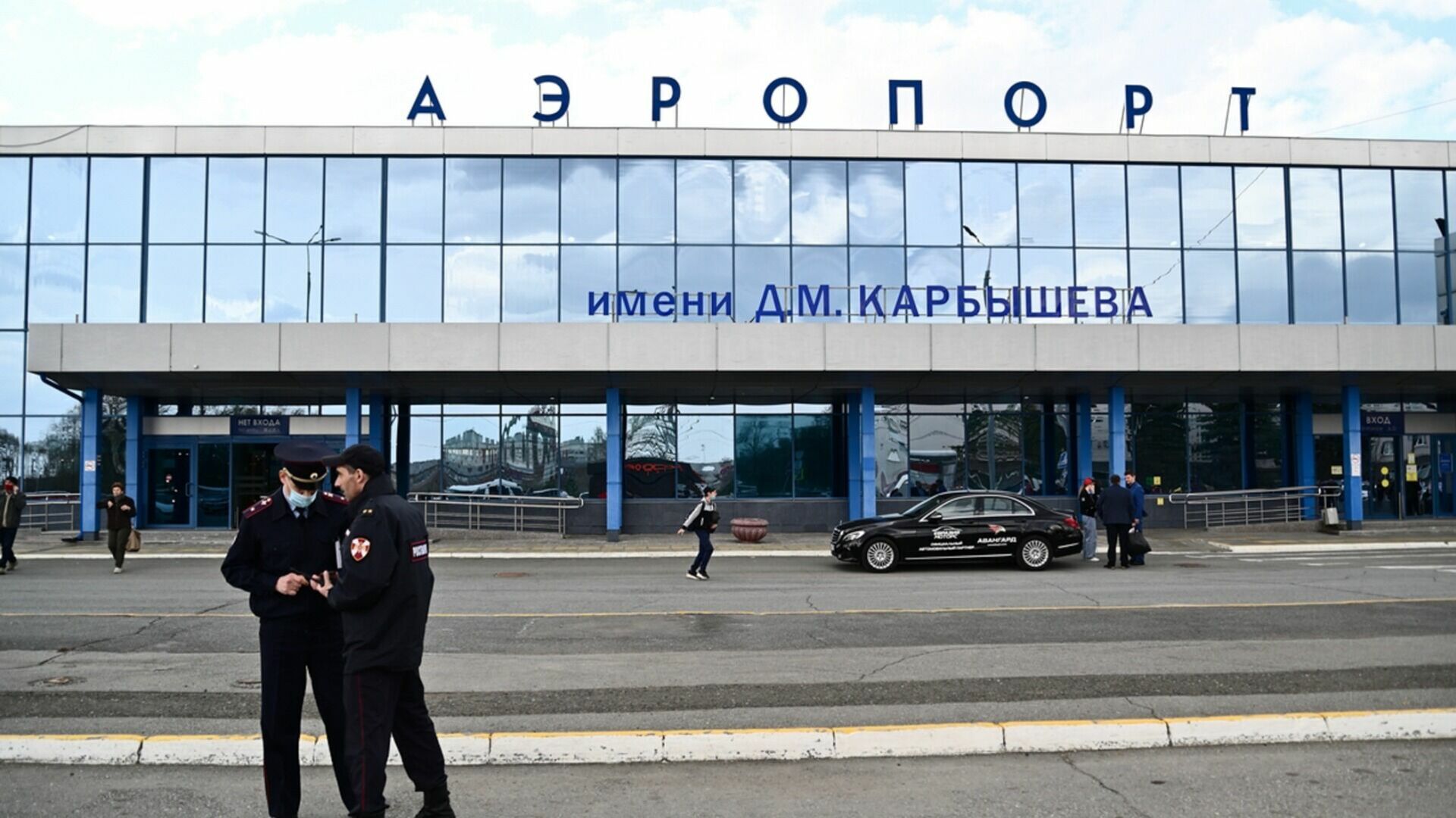 В Омске задержали три авиарейса из-за нехватки самолетов