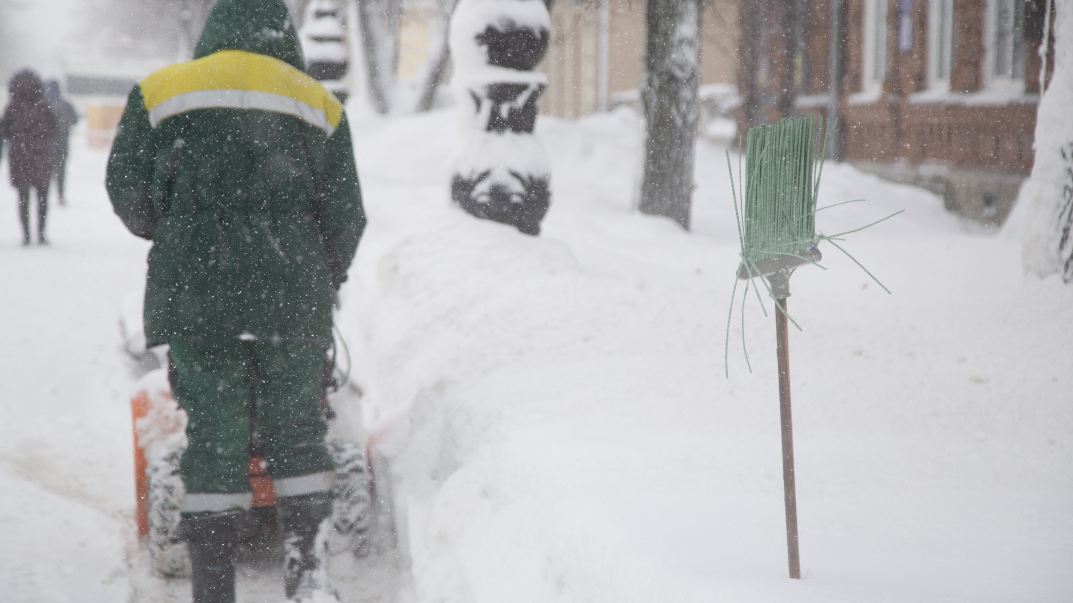 В Омске собрали штаб для решения вопроса уборки снега