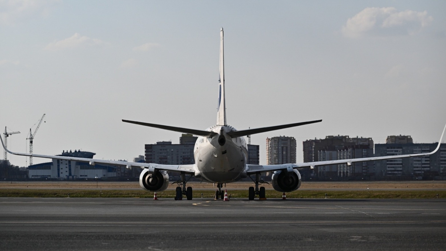 Рейс из Омска в Москву отменили из-за неисправности самолета