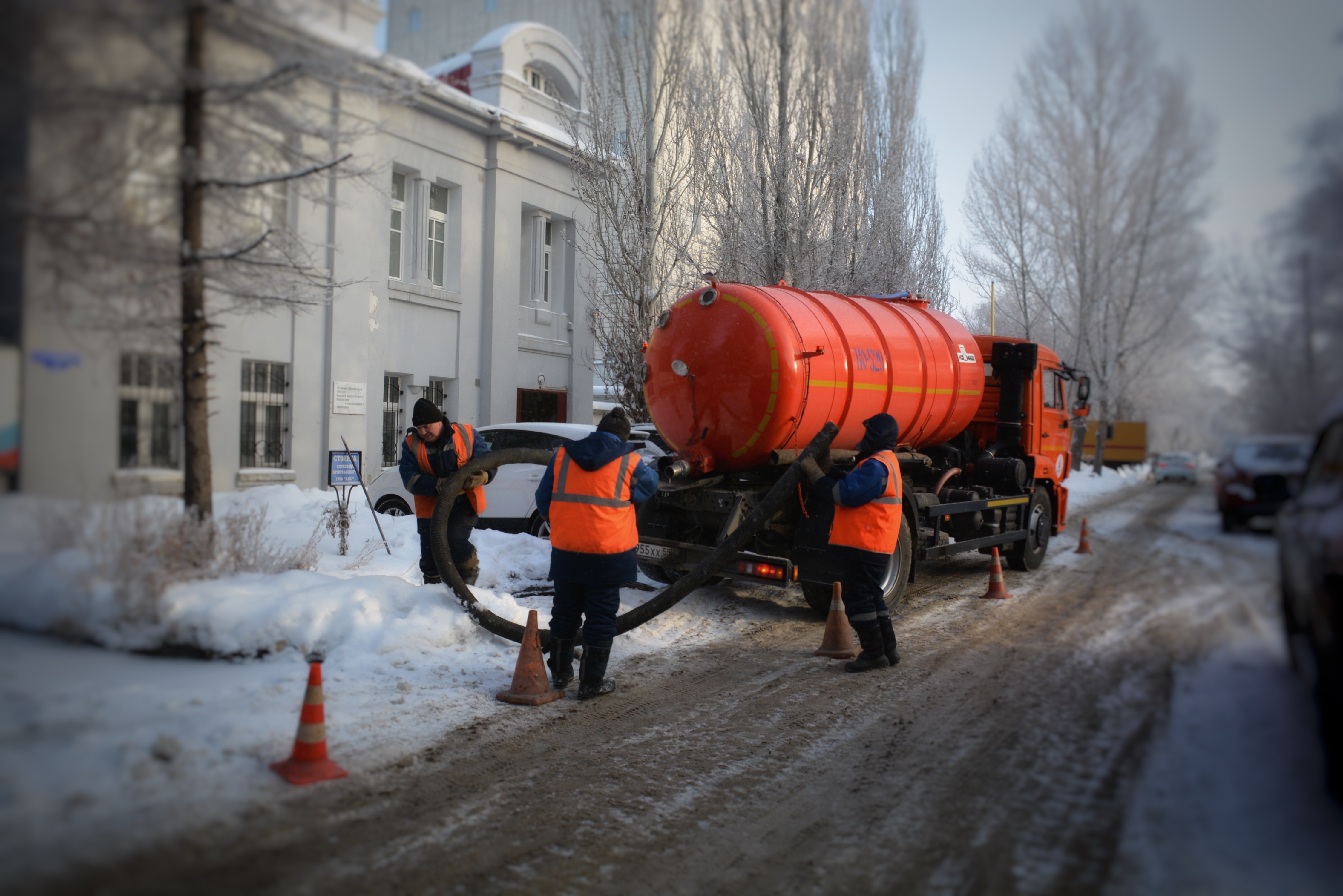 В Омске увеличилось количество засоров на канализационных сетях