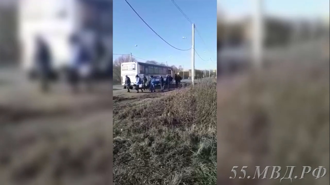 Из Омска в Тару отправили неисправный автобус с 37 пассажирами