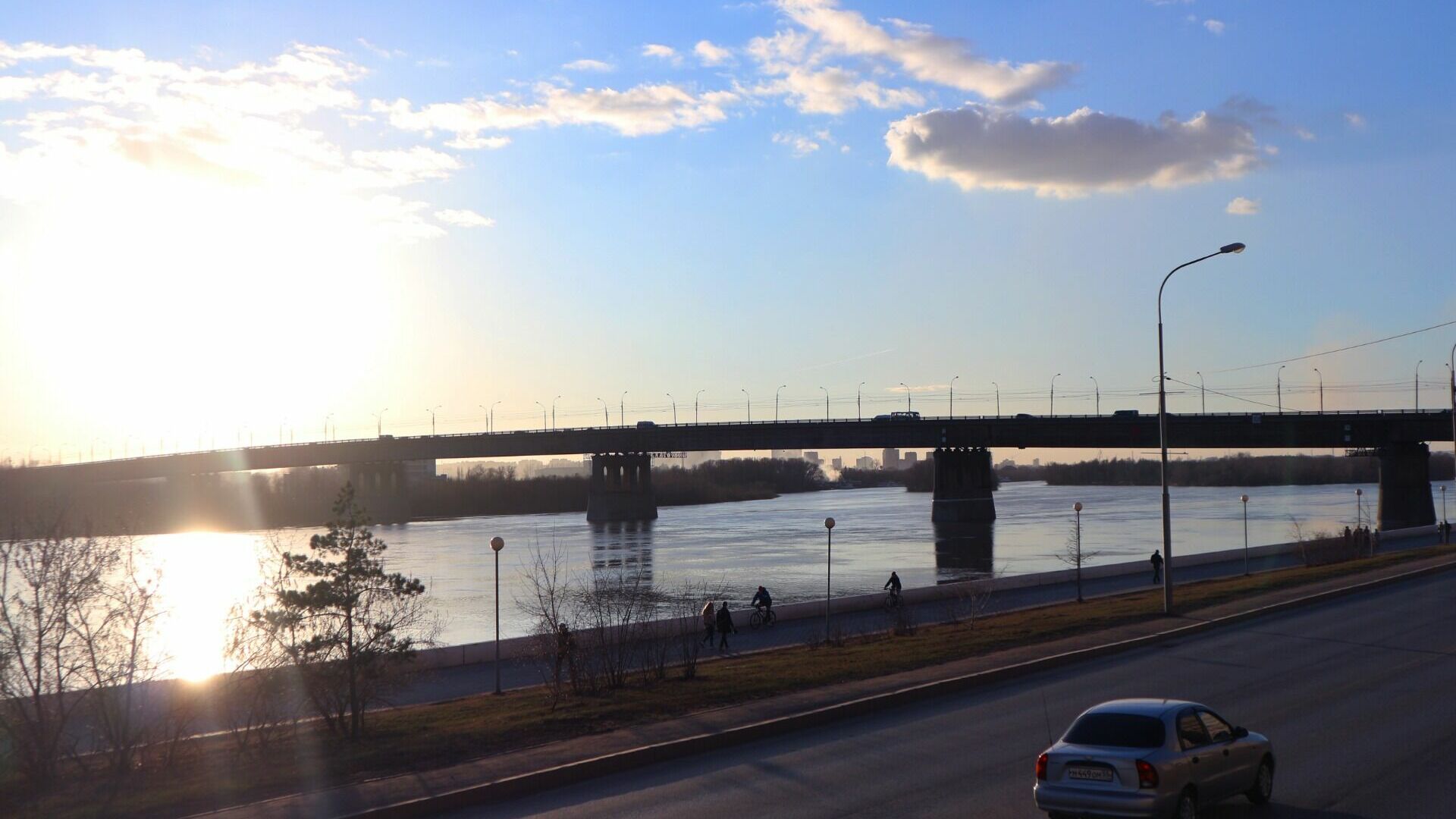 На развязке у Ленинградского моста изменится приоритет движения транспорта