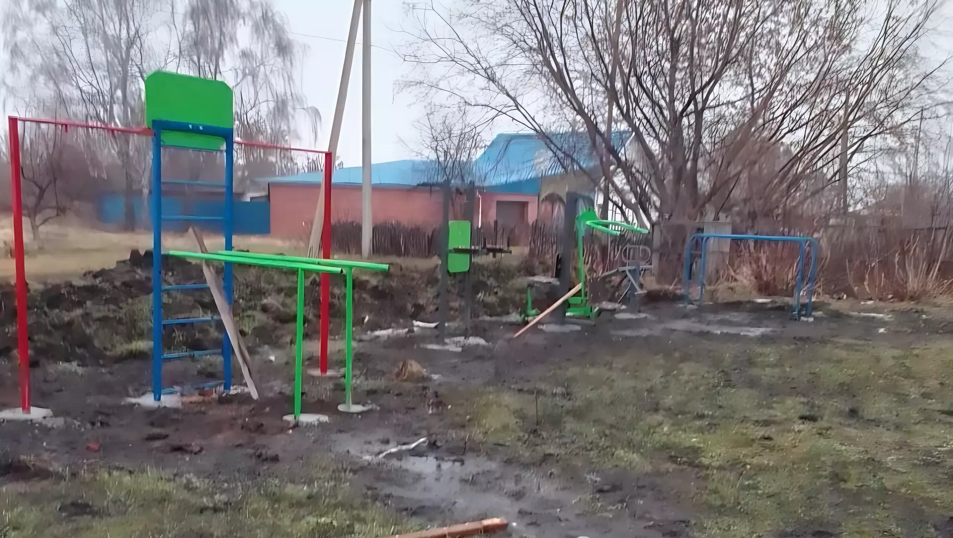Омская прокуратура заставила подрядчика закончить установку детских площадок
