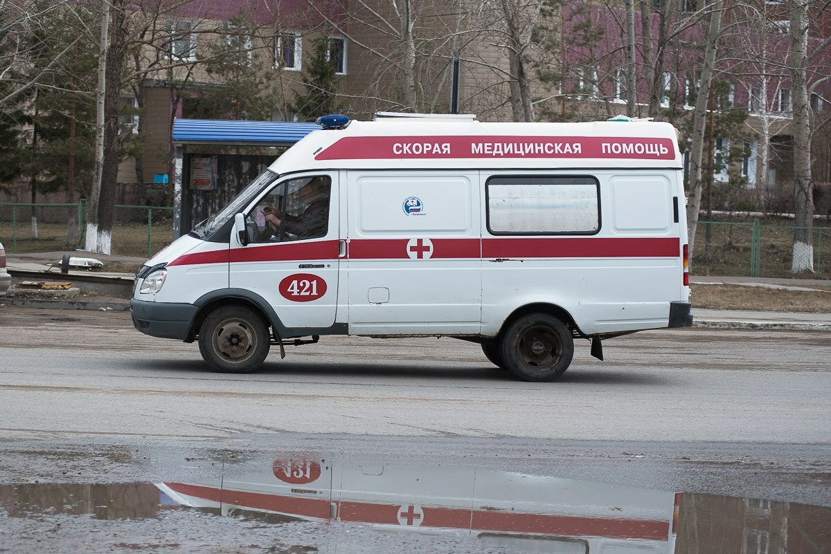 В центре Омска 16-летний подросток попал под колеса иномарки