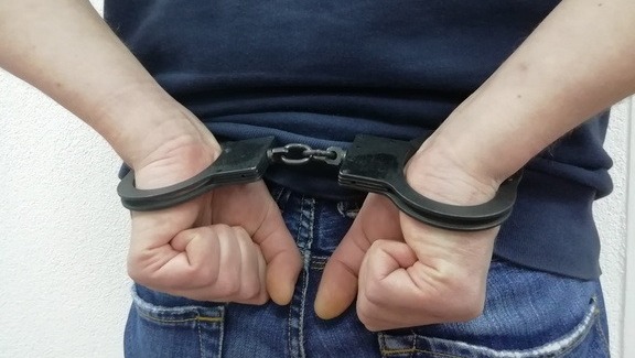 Трое омичей получили большой тюремный срок за сбыт 5 кг наркотиков