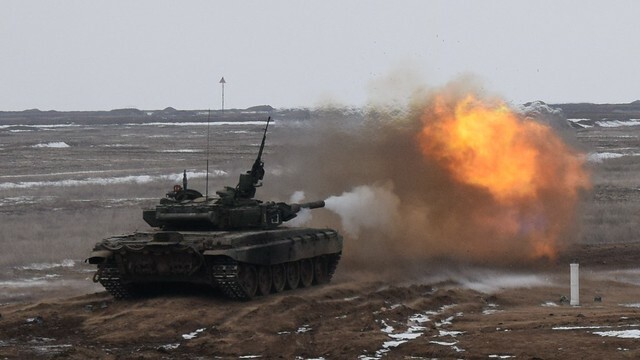Омский танковый завод покатал мальчика-инвалида на новейшем танке Т-80