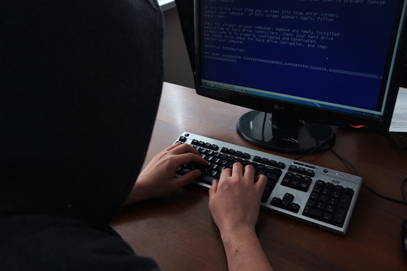 В Омске 17-летний хакер атаковал сайт областного правительства