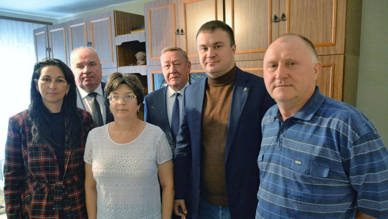 Хоценко побывал в гостях у семьи омского участника СВО Романа Мазепы