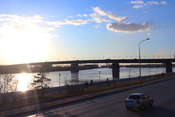 Омичам запретят ездить по Ленинградскому мосту