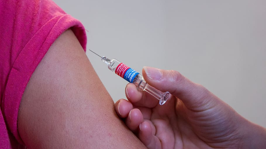 Гинцбург рассказал о вакцинации детей от коронавируса
