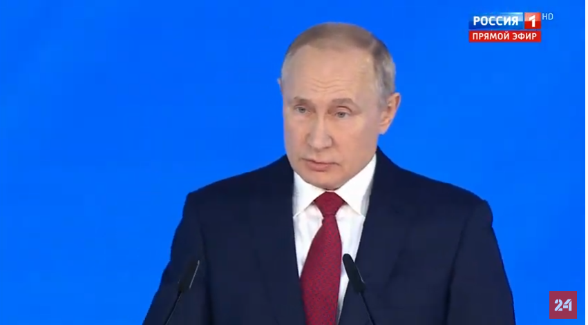 Путин выступил против новой Конституции, но предложил поправки к старой
