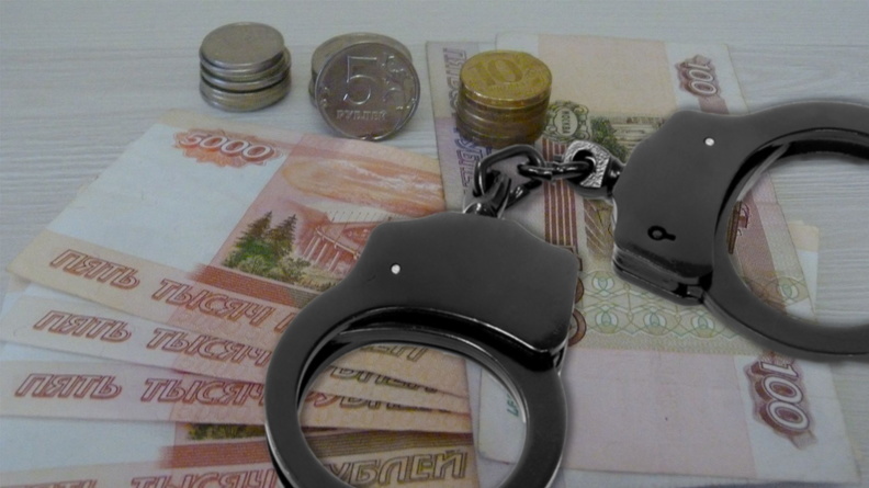 В Омске бывшему судебному приставу грозит до 8 лет колонии за взятки