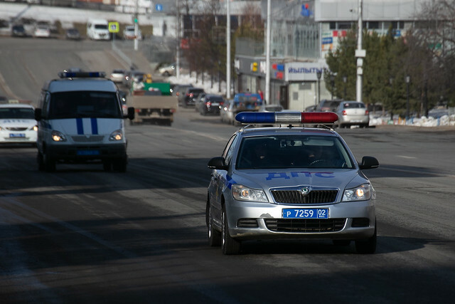 На трассе под Омском Peugeot опрокинулся в кювет: водитель погиб на месте