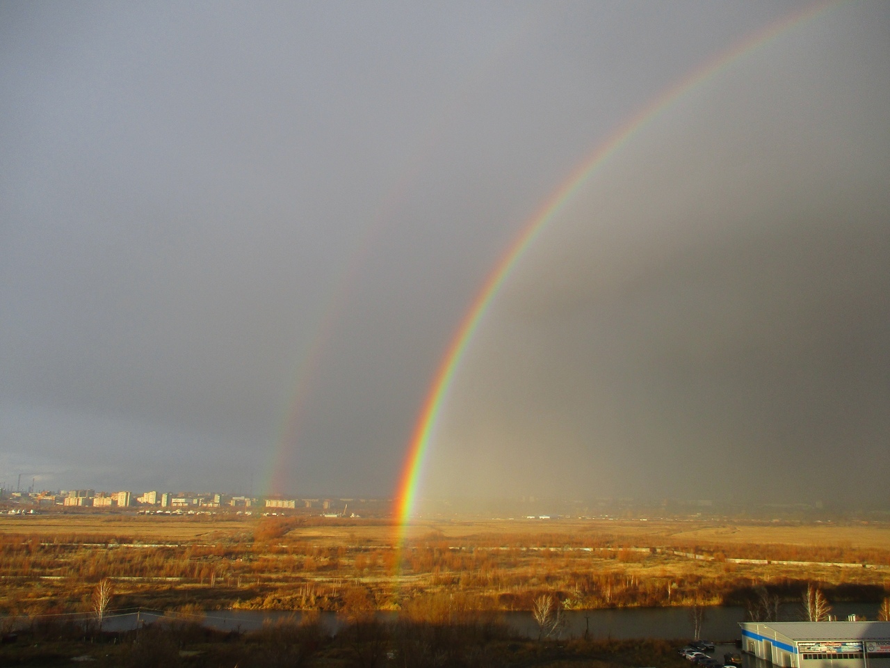 В небе над Омском в ноябре появилась радуга