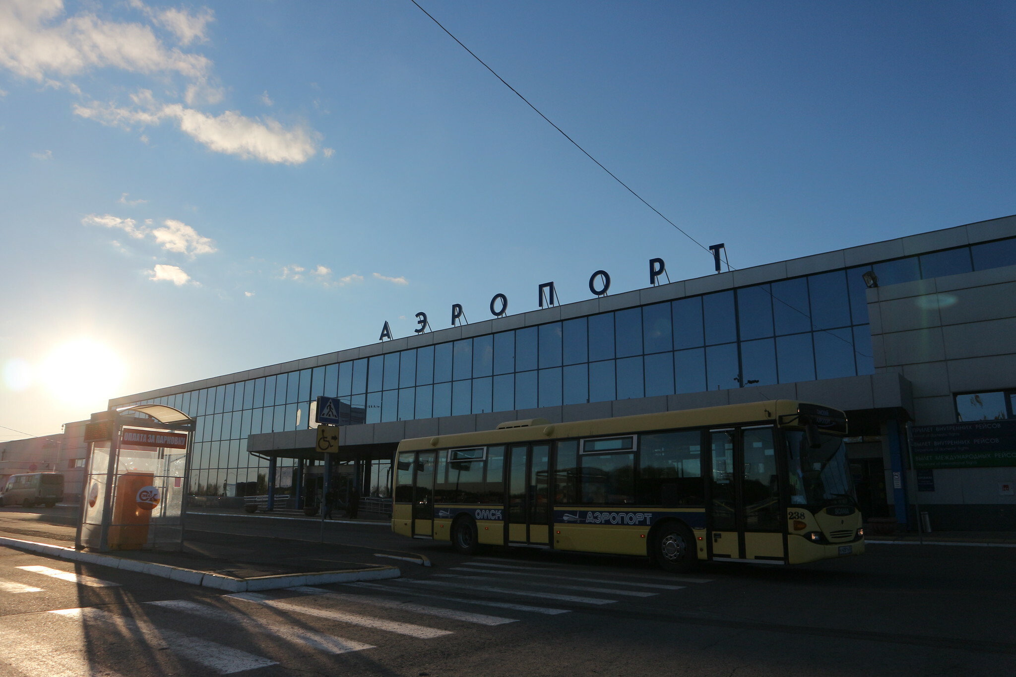 За количеством выбросов в омском аэропорту будут следить в минприроды