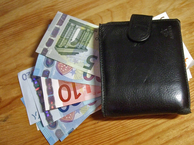 Омичу грозит срок за кражу кошелька с рублями, долларами, евро и лирами