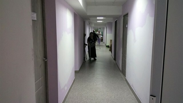 В омском доме-интернате нашли зарезанного слепого пенсионера