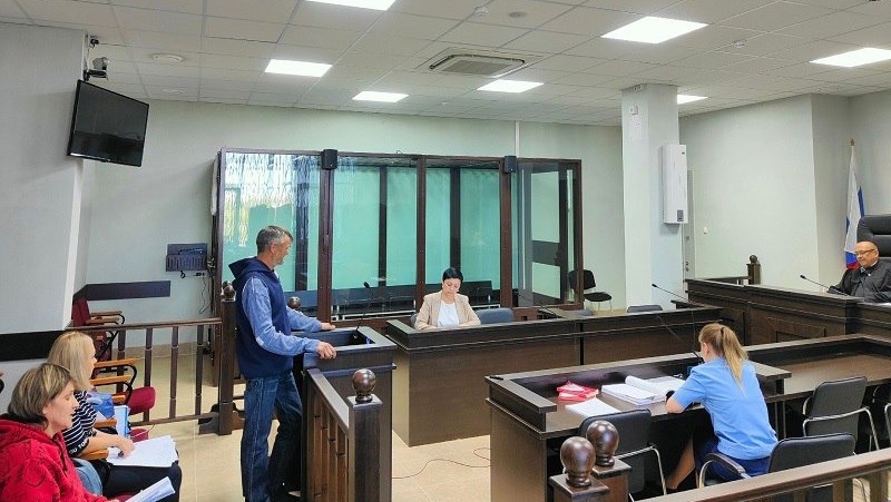 В Омске начался суд над женщиной, обвиняемой в убийстве мужа на глазах у детей