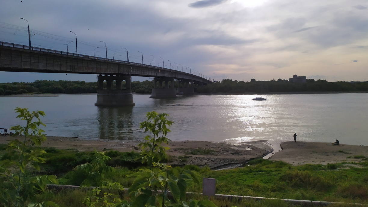 Ремонт Ленинградского моста в Омске завершен почти наполовину