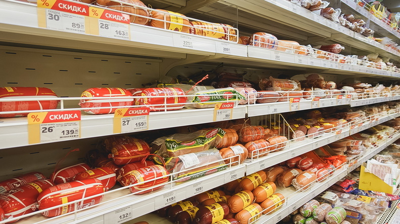 В Омске покупать мясо оказалось выгоднее овощей и фруктов
