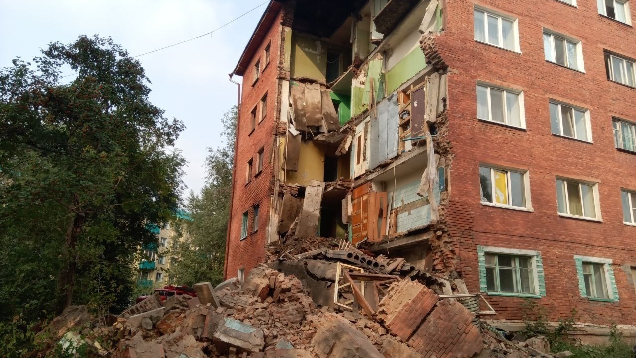 Обрушившийся дом в Омске официально признали аварийным