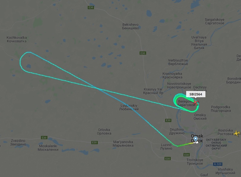 Над Омском кружит самолет из-за неполадок в системе наддува