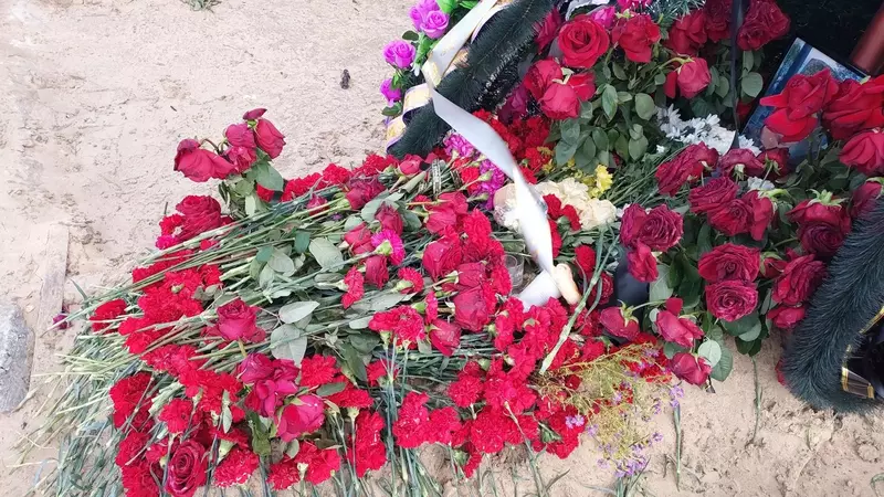 «Вражеская пуля убила героя»: омича похоронили в день его 55-летия