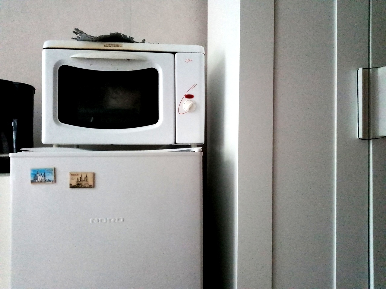 Жители омской десятиэтажки едва не лишились квартиры из-за холодильника (Видео)