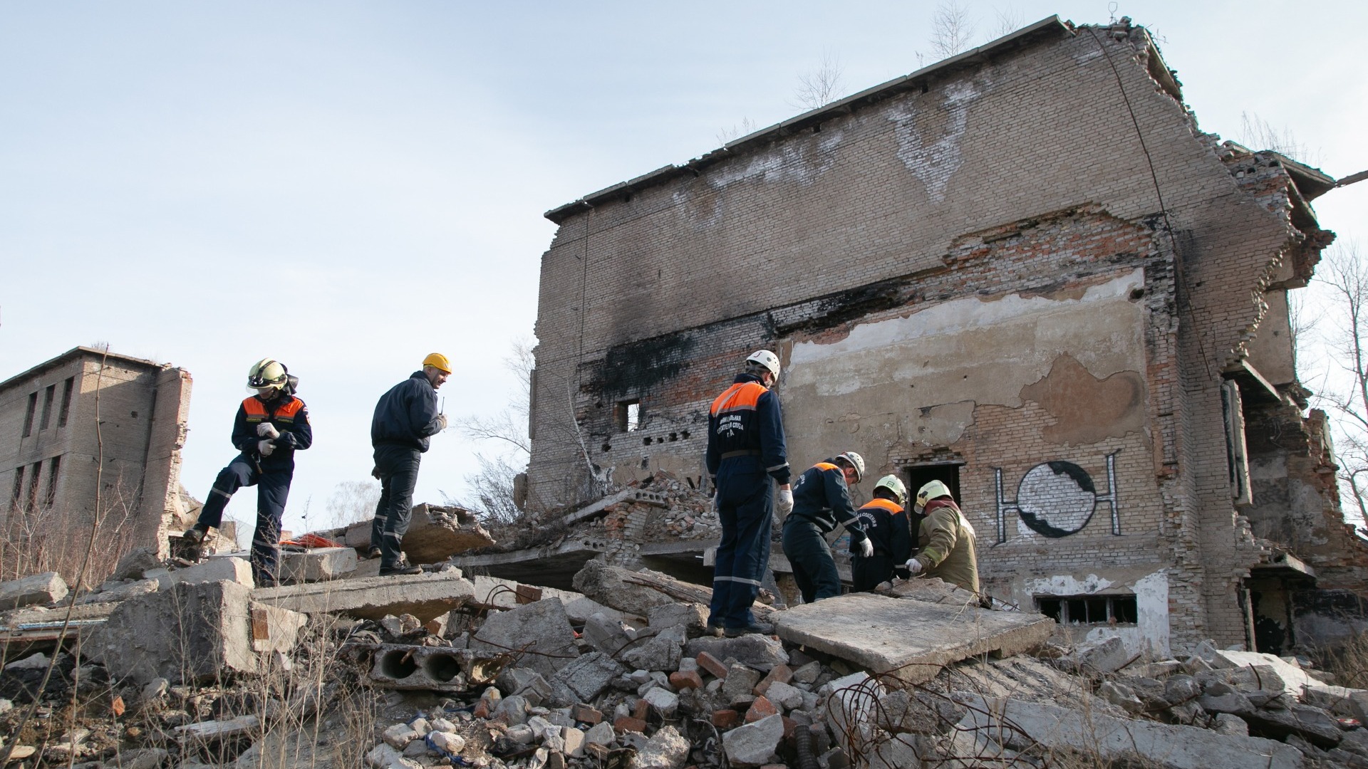 Омская прокуратура начала проверку по факту обрушения бетонных плит на трех рабочих