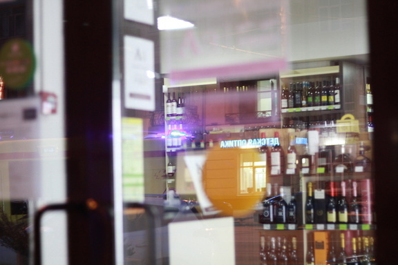 На полках омских магазинов нашли более 200 литров некачественного алкоголя
