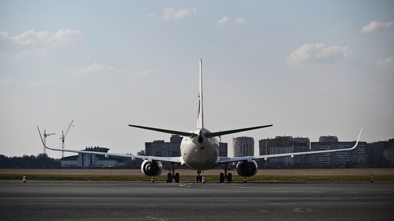 Две популярные авиакомпании отменили вечерние рейсы из Омска в Москву